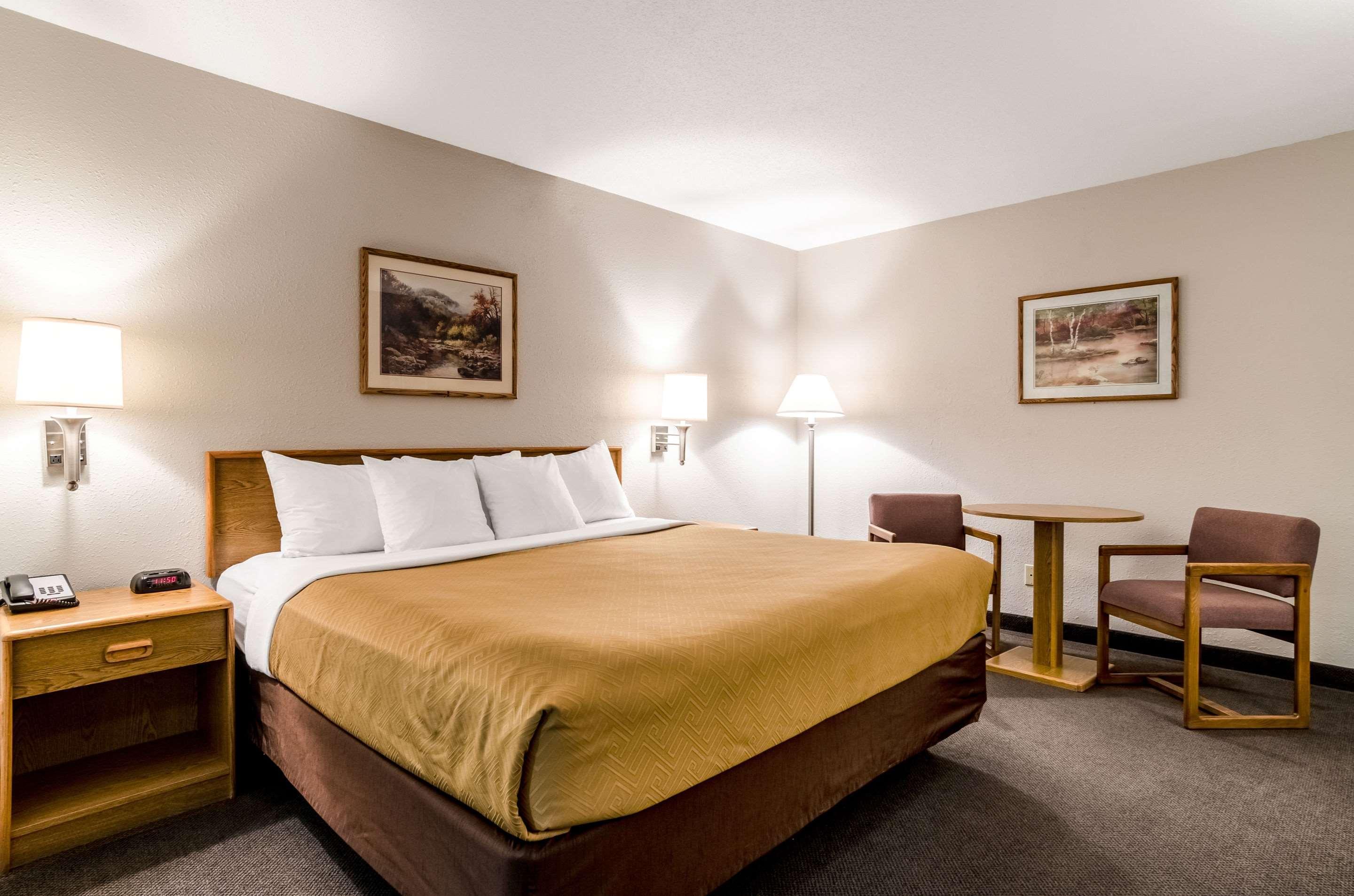 Rodeway Inn Ainsworth Esterno foto
