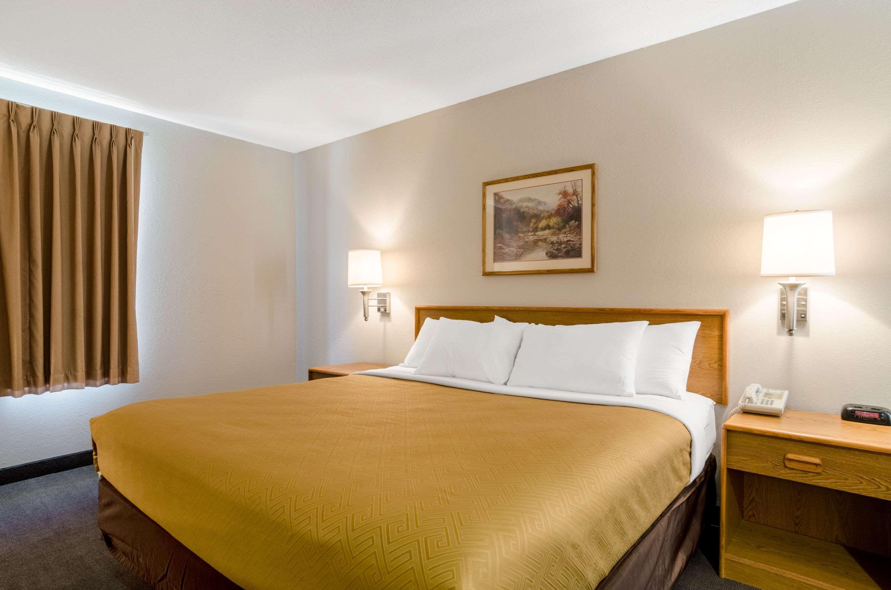 Rodeway Inn Ainsworth Esterno foto