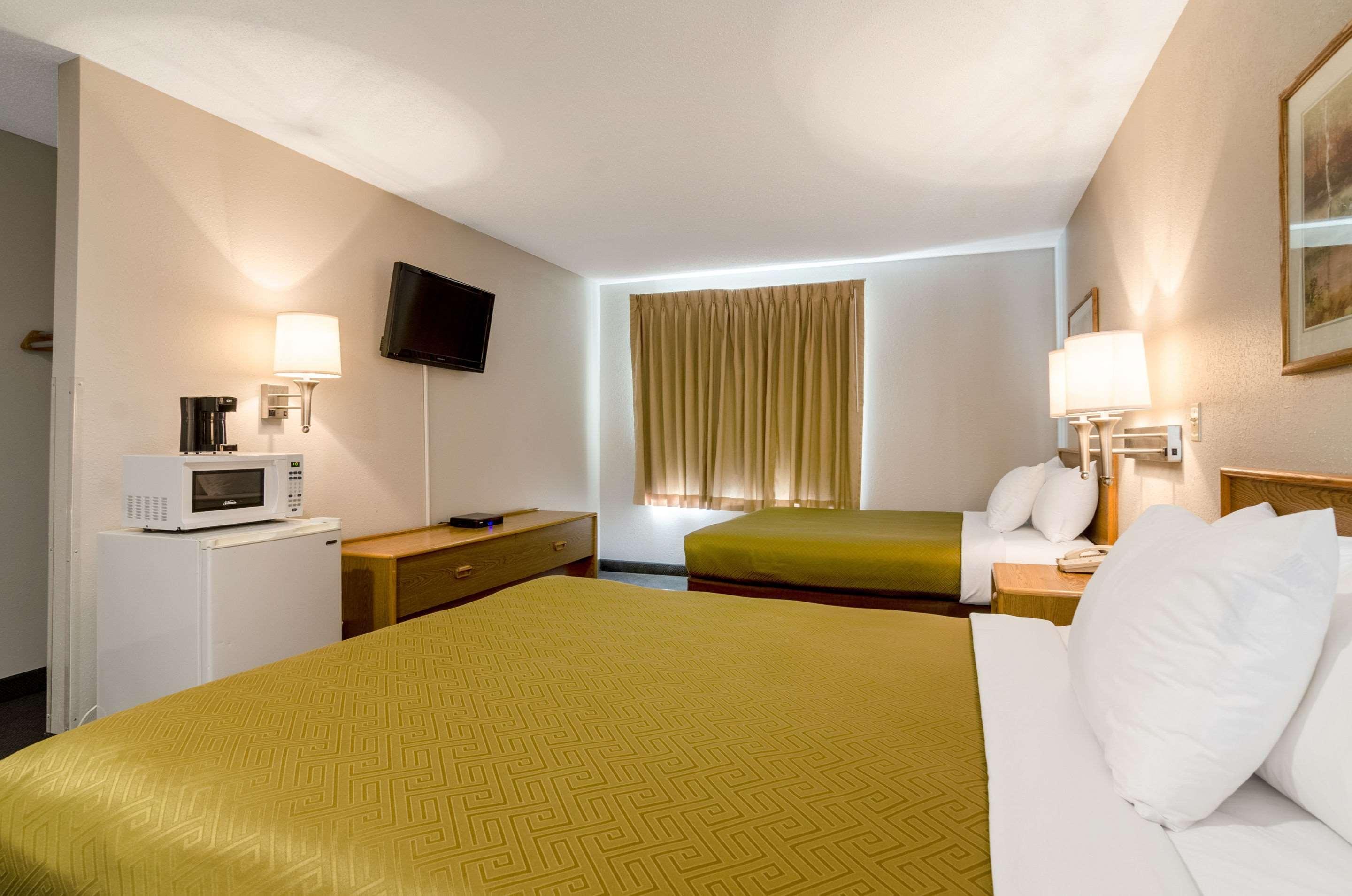 Rodeway Inn Ainsworth Esterno foto