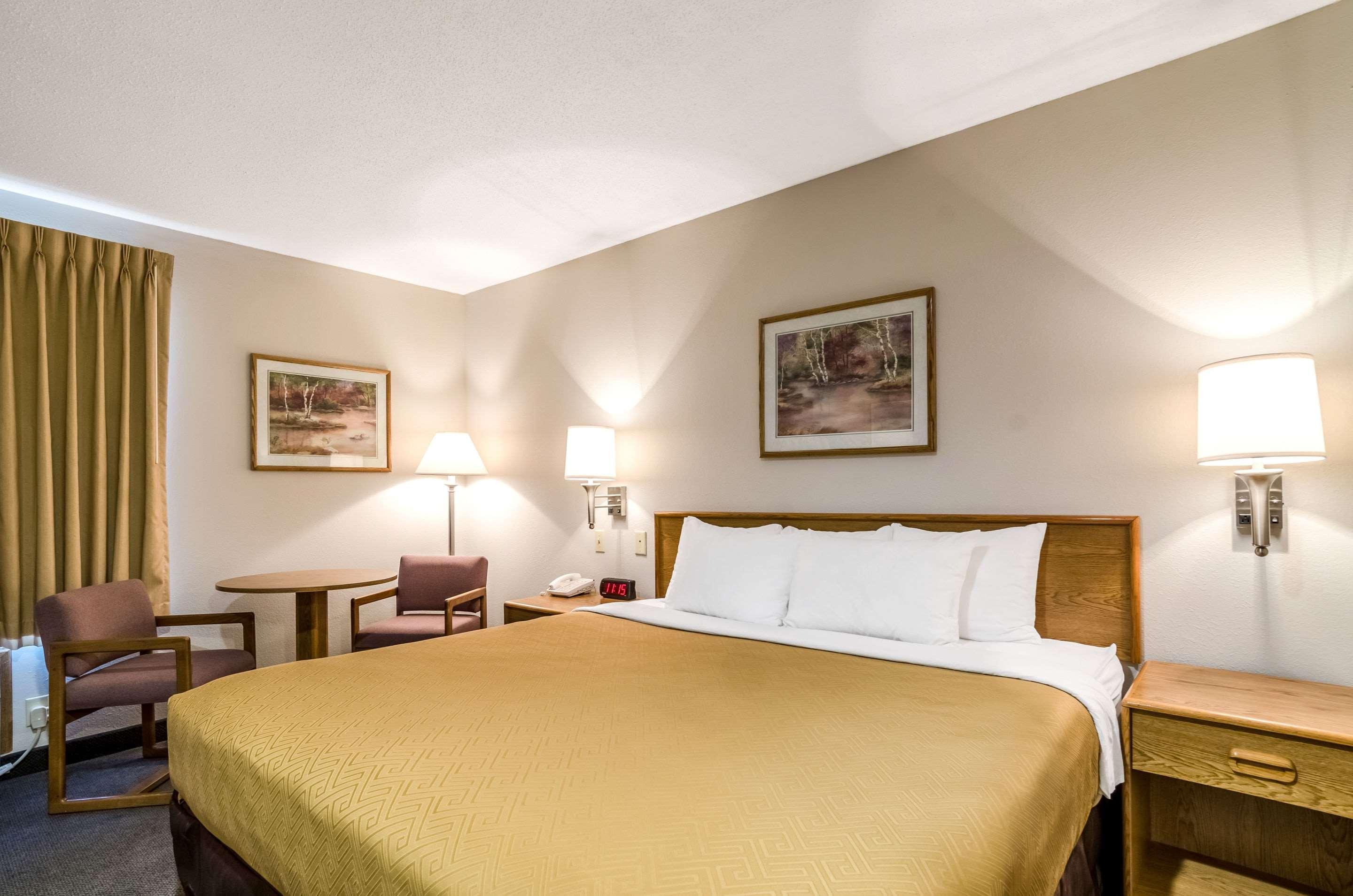 Rodeway Inn Ainsworth Esterno foto