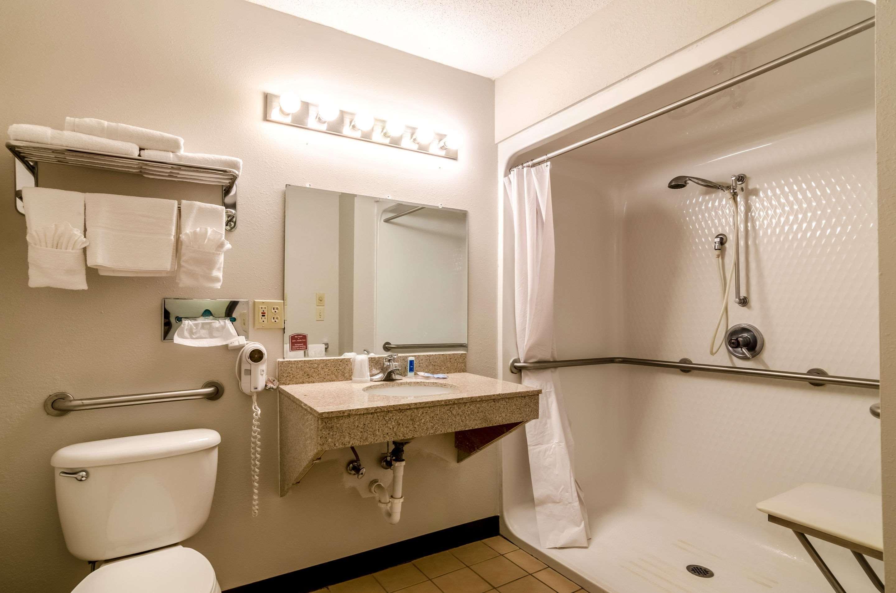 Rodeway Inn Ainsworth Esterno foto