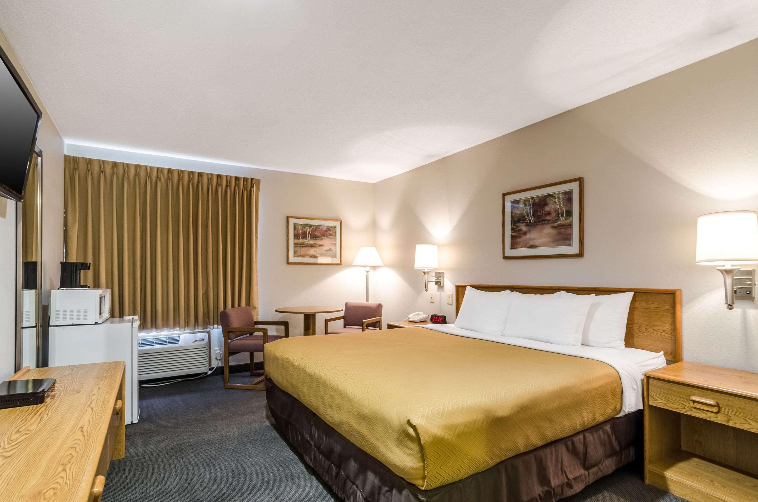 Rodeway Inn Ainsworth Esterno foto