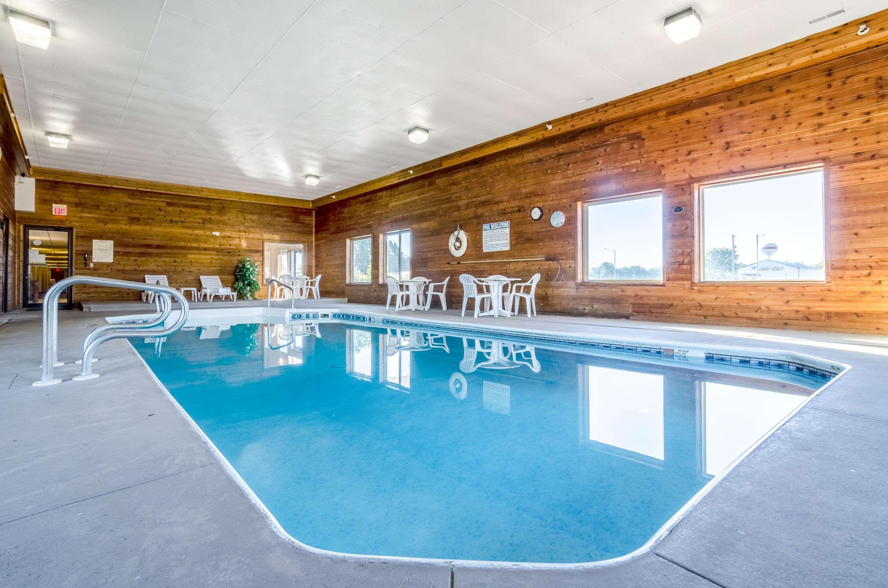 Rodeway Inn Ainsworth Esterno foto