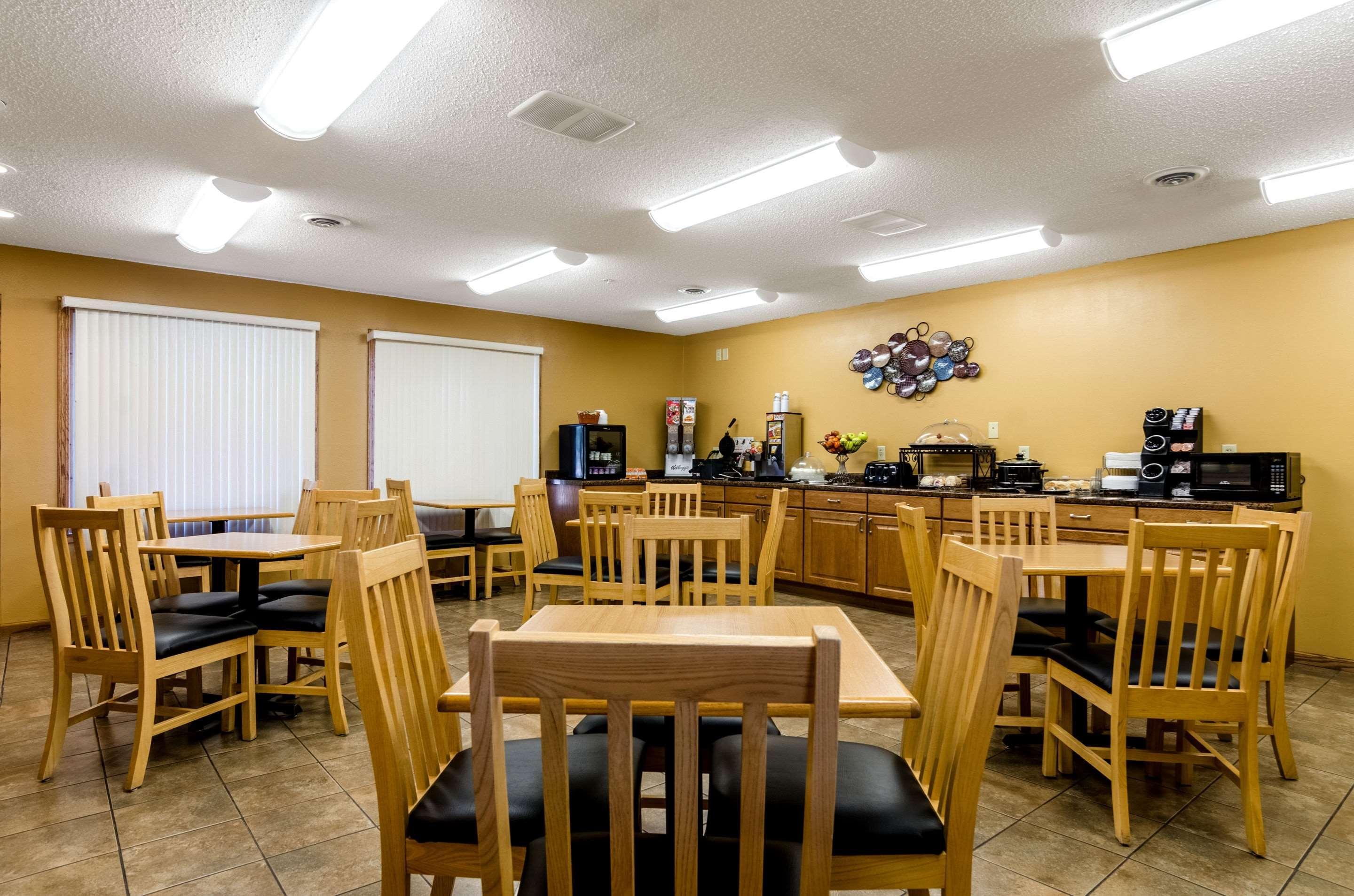Rodeway Inn Ainsworth Esterno foto