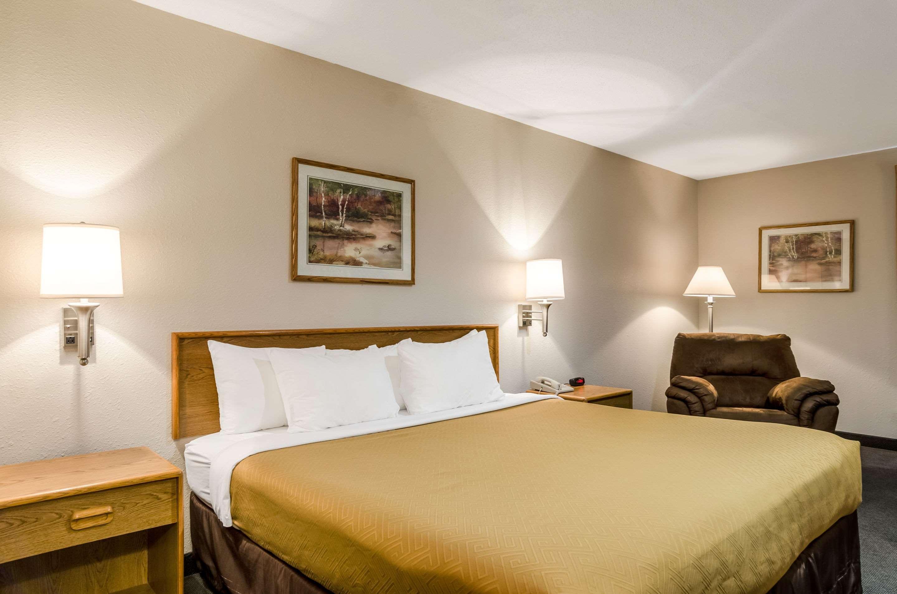 Rodeway Inn Ainsworth Esterno foto