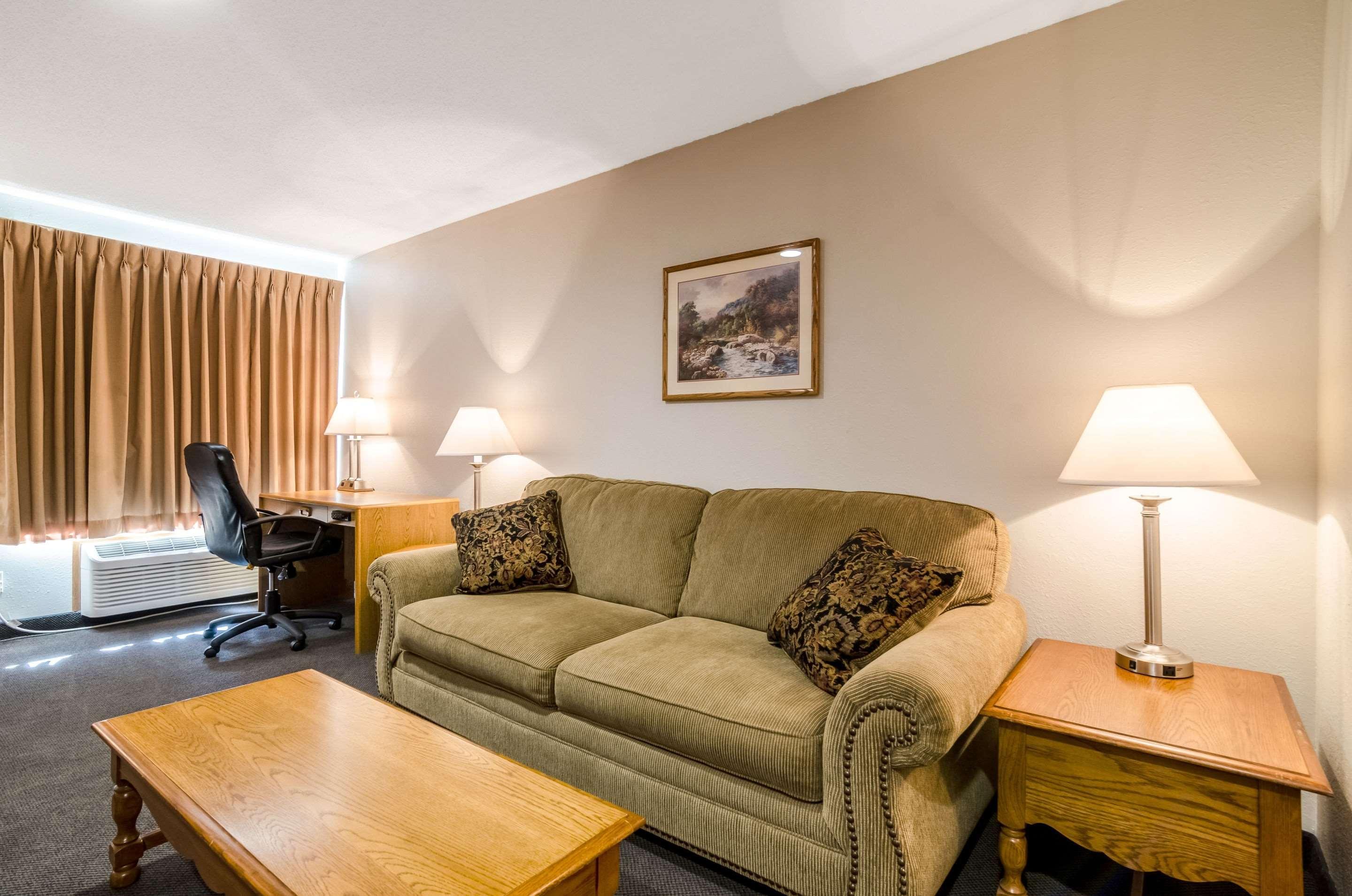 Rodeway Inn Ainsworth Esterno foto