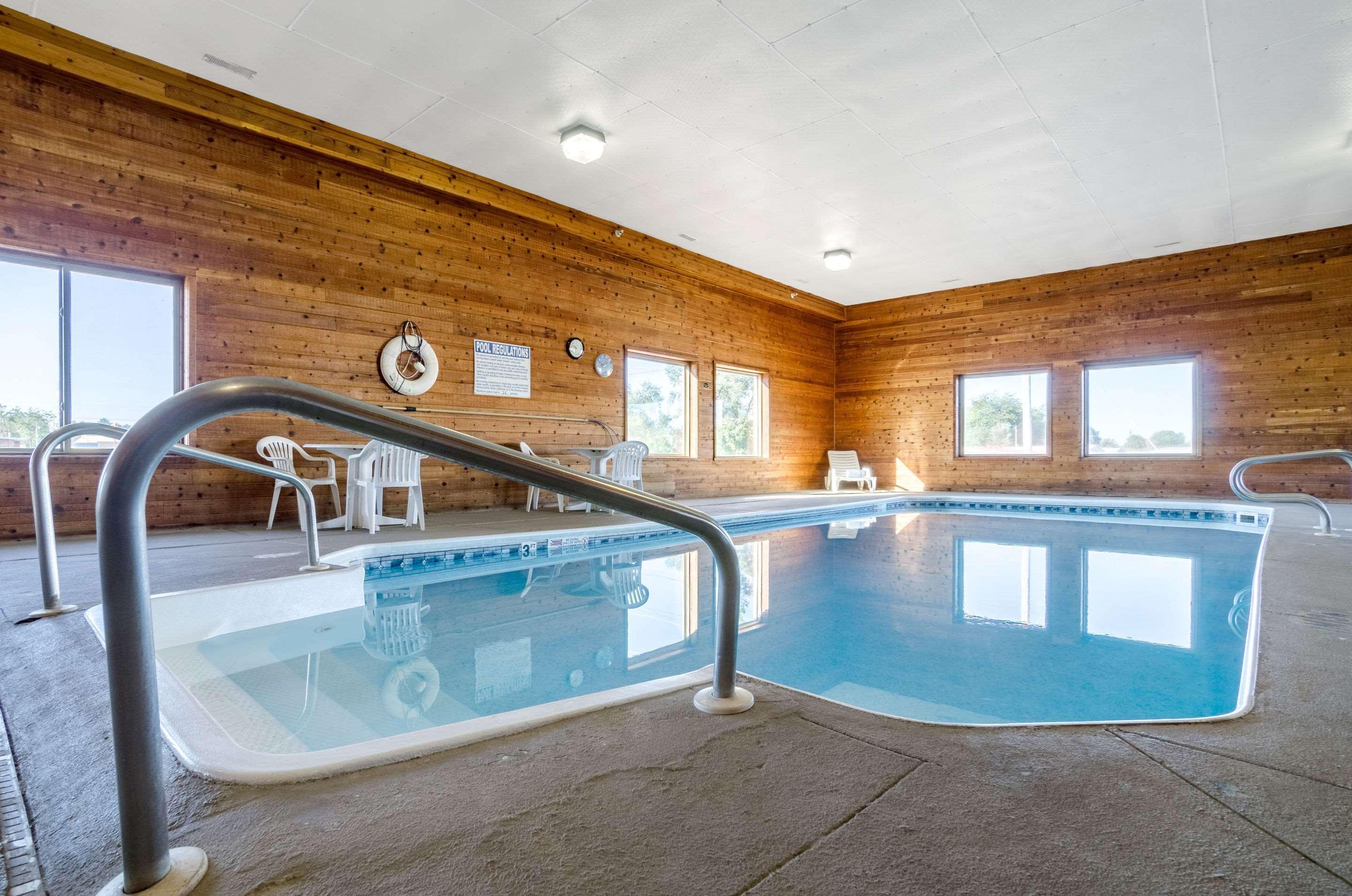 Rodeway Inn Ainsworth Esterno foto