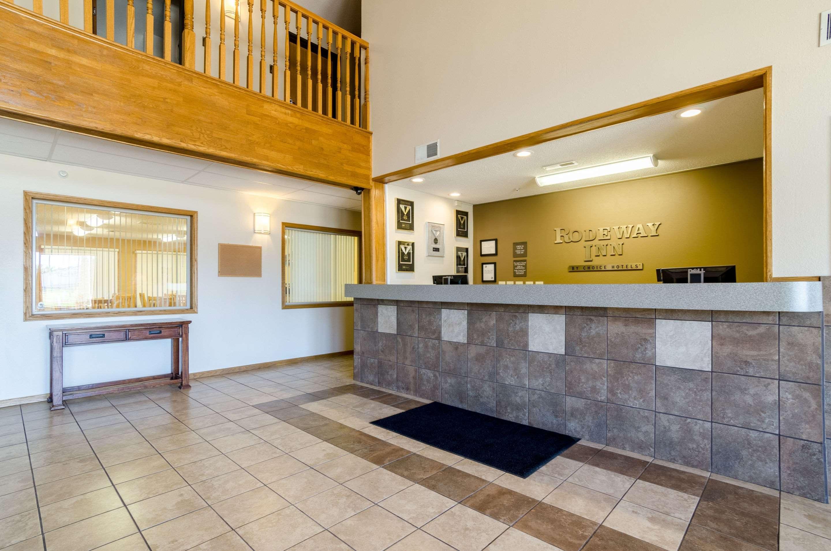 Rodeway Inn Ainsworth Esterno foto