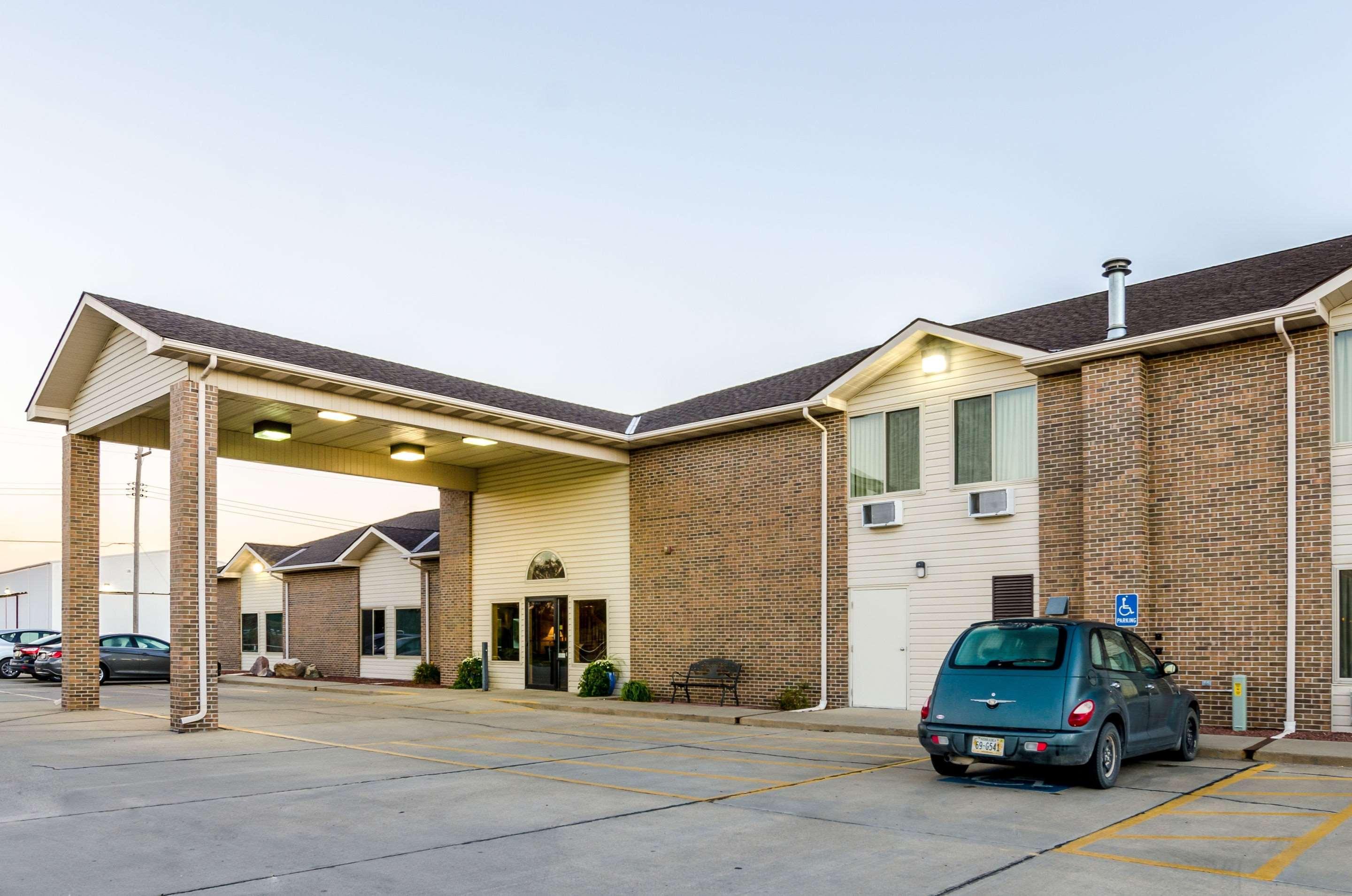 Rodeway Inn Ainsworth Esterno foto
